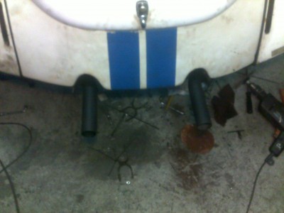 28042015704.jpg (51 Kio) Vu 23169 fois j'ai viré les sorties chromées ça faite un peu outlaw