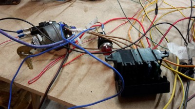 20160330_211712.jpg (76.25 Kio) Vu 4348 fois Clé, fusibles, et témoin check engine.