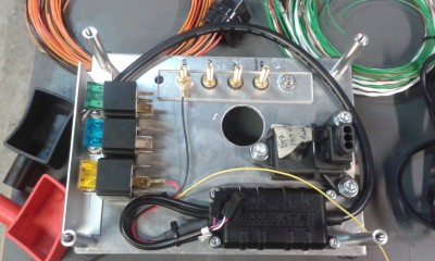 20161230_154036.jpg (1.19 Mio) Vu 25058 fois 1er étage vide, le trou est pour le départ du connecteur.