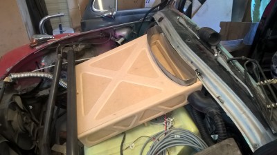 WP_20170923_16_11_18_Pro.jpg (62.11 Kio) Vu 7878 fois Je vais pirater le boitier d'origine et récupérer les clapets du système de ventilation du tdb et les greffer au caisson, j'aurais donc de la ventilation forcée au parebrise, ok, ca sera probablement très chaud mais j'aurais un degivrage d'enfer !!! Maintenant j'attaque un autre caisson qui se relie à celui là
