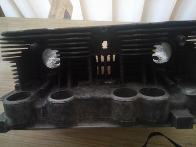 DSC_0335.JPG (46.91 Kio) Vu 10638 fois Bon il y a des fissures dans les deux conduits d'échappement. A faire resouder.