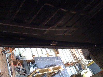 IMG_0657.JPG (63.12 Kio) Vu 3865 fois passage de durite dans chacune des rainures du chassis<br /> avec des bagues de fixation maison qui se prennent sur les vis du chassis