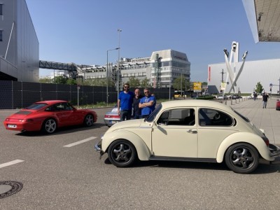 Devant le musée Porsche à Stuttgart