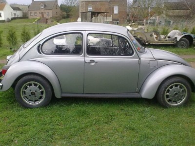 2824967932_1.jpg (81.16 Kio) Vu 6029 fois La voiture n'a plus ces jantes (gasburner). Elle est arrivée en france avec des jantes tôles classiques