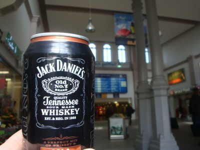 DSC08973.JPG (61.46 Kio) Vu 4193 fois Fallait bien se soigner en attendant le train...