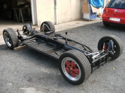 cox 043.jpg (131.92 Kio) Vu 8414 fois J'ai supprimé les dômes je ne compte pas m'en resservir pour fixer les sièges,sûrement des Porsche.