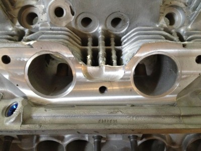 292666_310267609066990_202425184_n.jpg (87.12 Kio) Vu 3357 fois Soudure et resurfaçage, l'entrée des conduits a été amorcé à la fraiseuse.